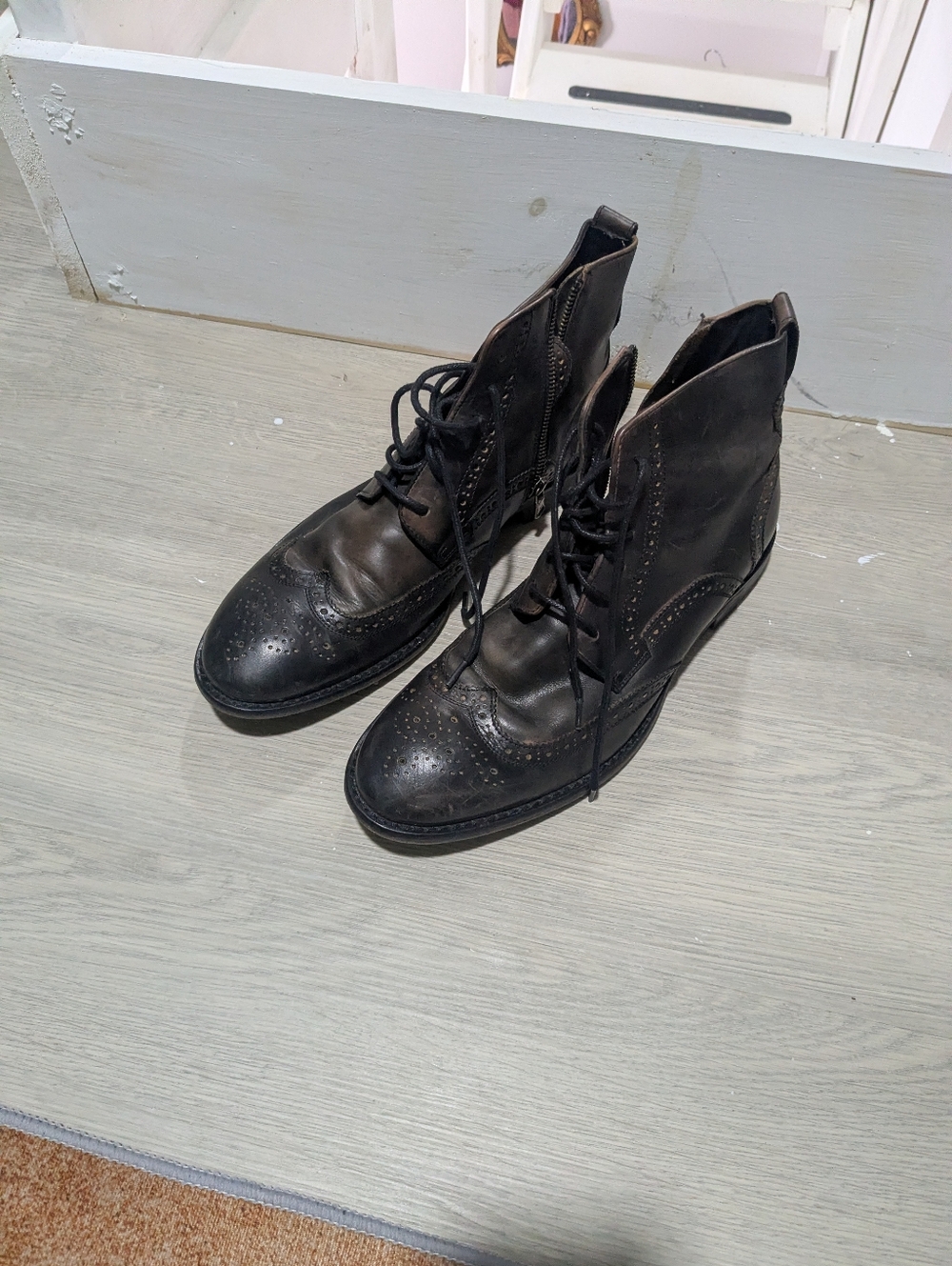 Men Shoe - Picture 2 of 4
